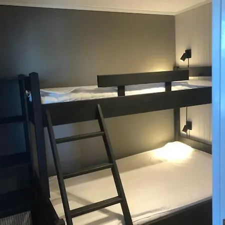 I - 4 Soverom, 2 Stuer Og 2 Bad