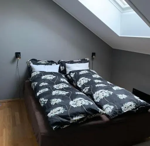 Lägenhet I - 4 Soverom, 2 Stuer Og 2 Bad *